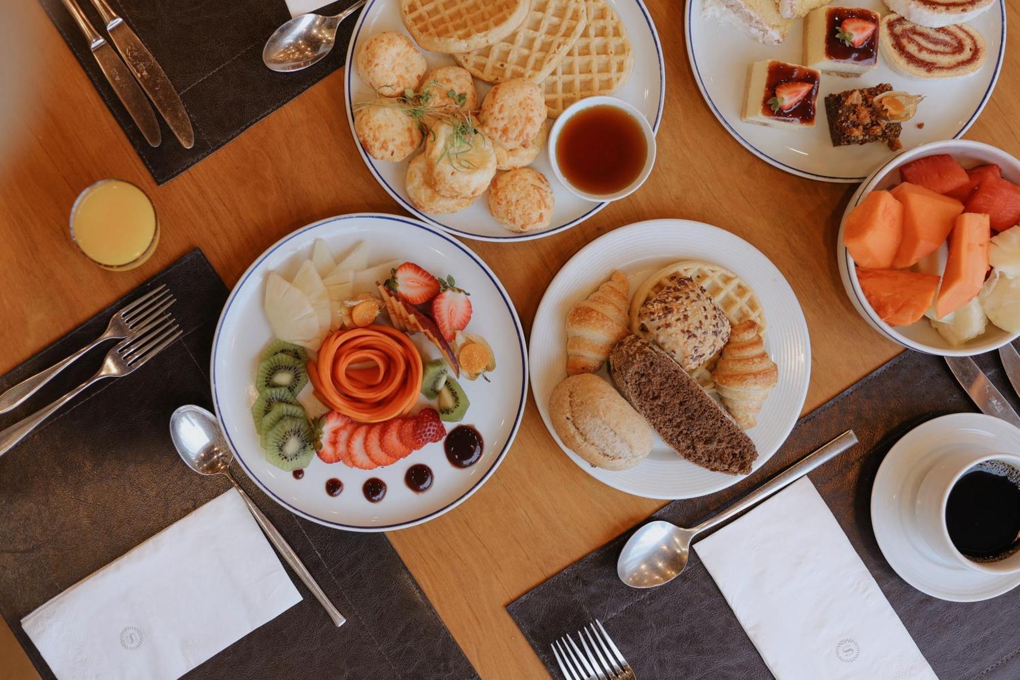 喜来登桑托斯酒店 外观 照片 A breakfast buffet at a hotel