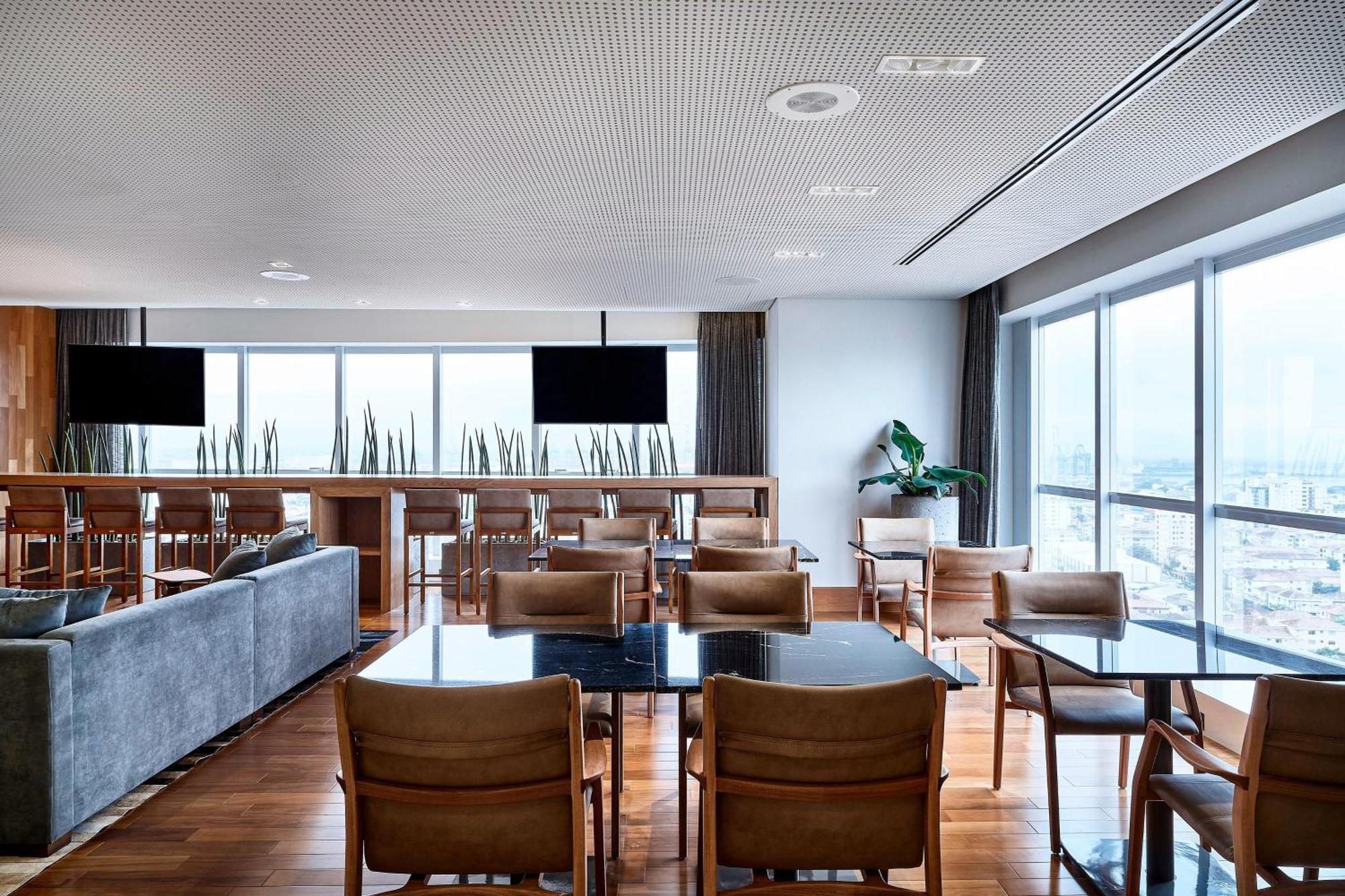 喜来登桑托斯酒店 外观 照片 The lounge at Haneda Airport
